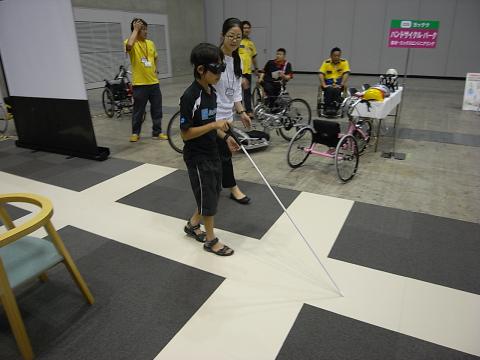 屋内用点字ブロックの体験イベント