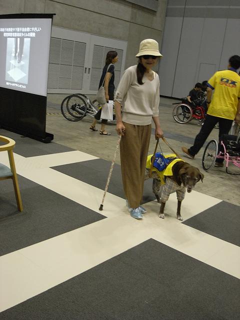 屋内用点字ブロックの体験イベント